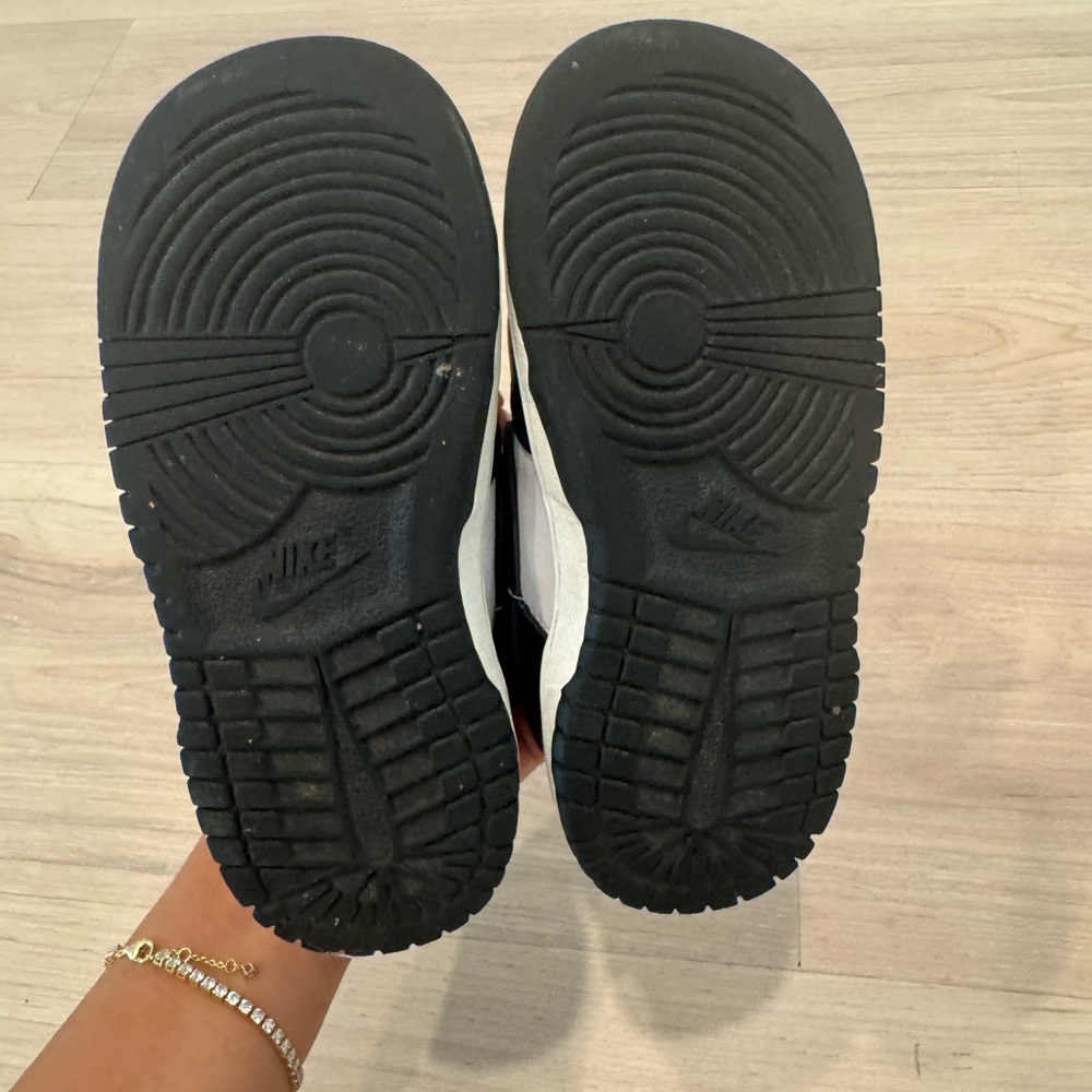 Nike Kids Black and White Sneakers - Picture 3 of 6